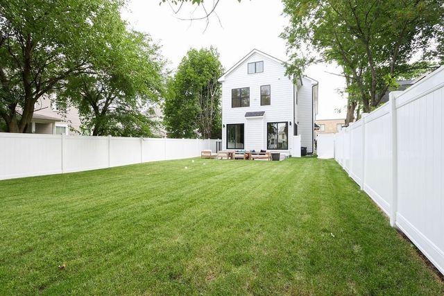 323 Nevada 2, Newton, MA 02460