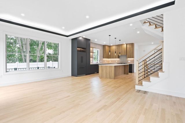 323 Nevada 2, Newton, MA 02460