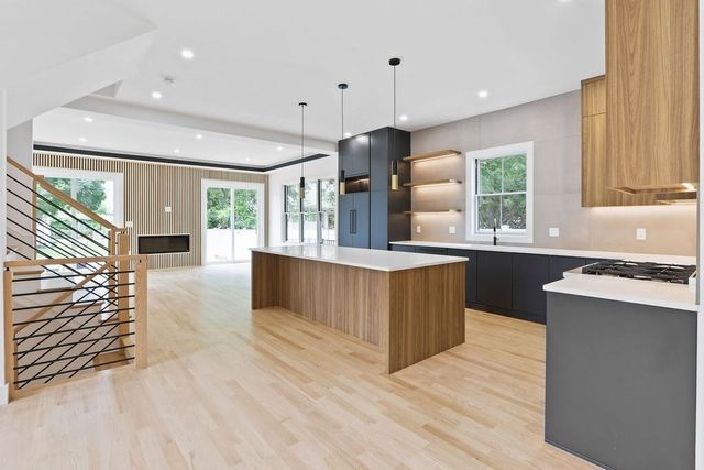 323 Nevada 2, Newton, MA 02460