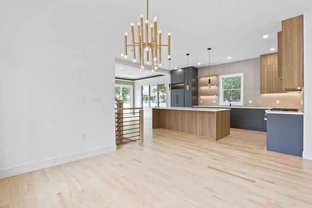 323 Nevada 2, Newton, MA 02460