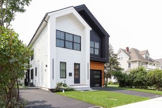 323 Nevada 2, Newton, MA 02460