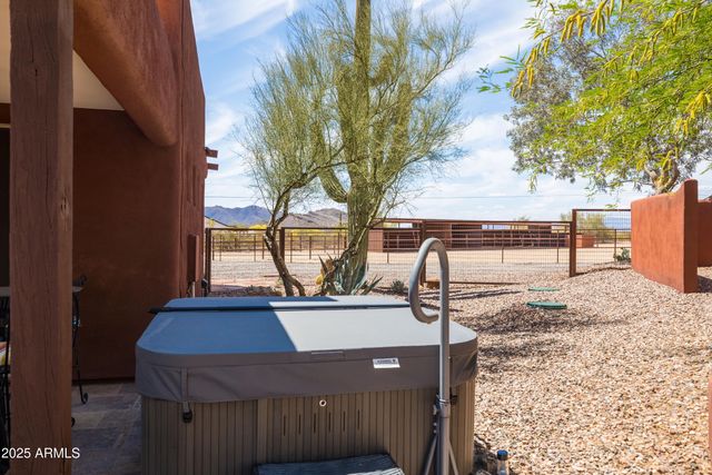 43011 N 18th Street, New River, AZ 85087