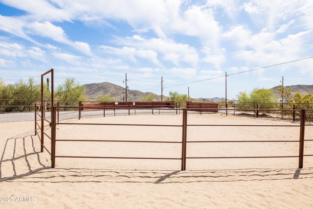 43011 N 18th Street, New River, AZ 85087