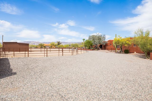 43011 N 18th Street, New River, AZ 85087