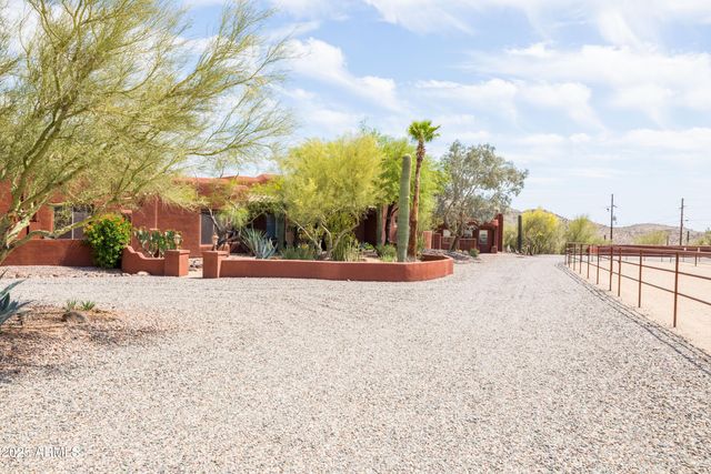 43011 N 18th Street, New River, AZ 85087