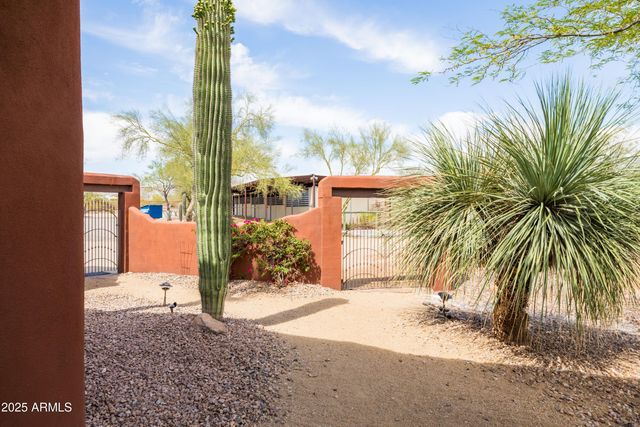 43011 N 18th Street, New River, AZ 85087