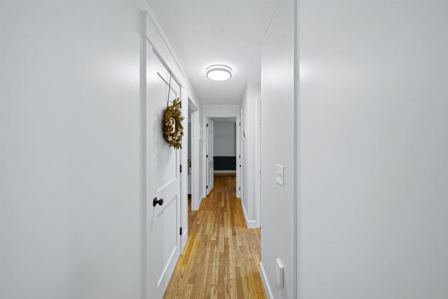 24 Manchester Road, Amherst, NH 03031