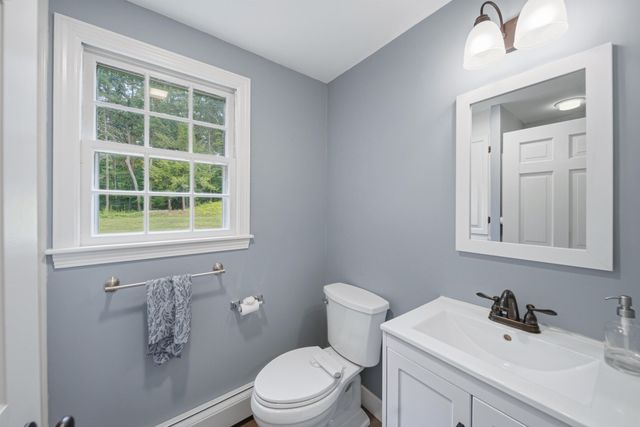 24 Manchester Road, Amherst, NH 03031