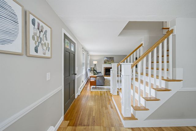 24 Manchester Road, Amherst, NH 03031