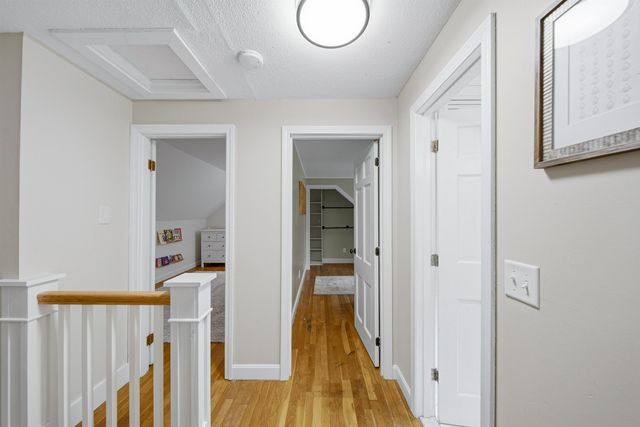 24 Manchester Road, Amherst, NH 03031