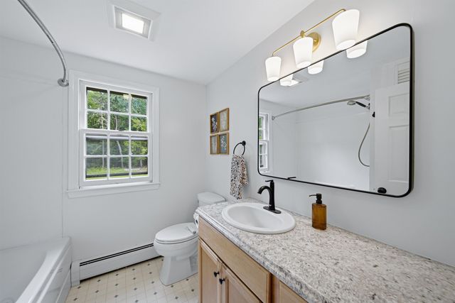 24 Manchester Road, Amherst, NH 03031
