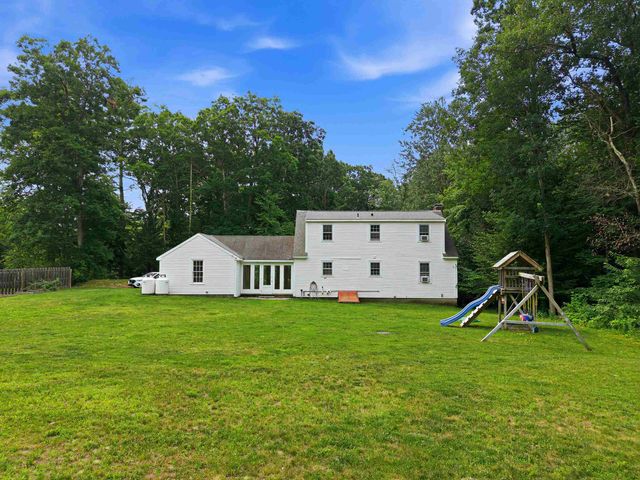 24 Manchester Road, Amherst, NH 03031
