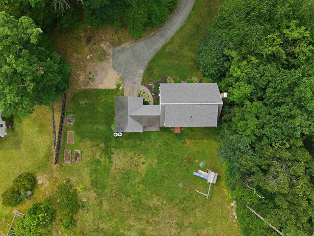24 Manchester Road, Amherst, NH 03031