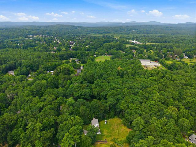 24 Manchester Road, Amherst, NH 03031