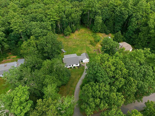 24 Manchester Road, Amherst, NH 03031