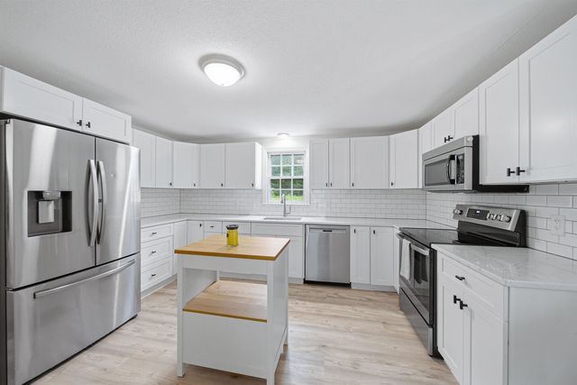 24 Manchester Road, Amherst, NH 03031