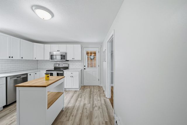 24 Manchester Road, Amherst, NH 03031