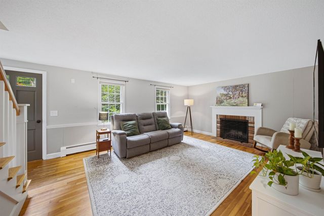 24 Manchester Road, Amherst, NH 03031