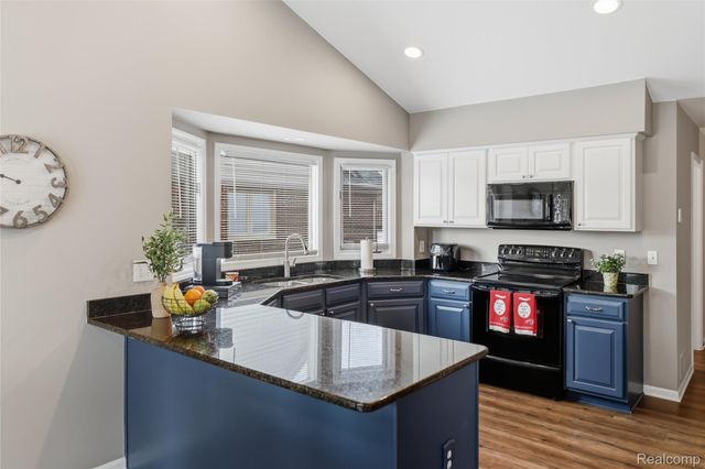 48274 Beacon Square Drive, Macomb Township, MI 48044