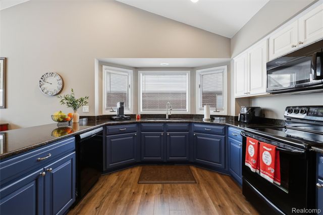 48274 Beacon Square Drive, Macomb Township, MI 48044