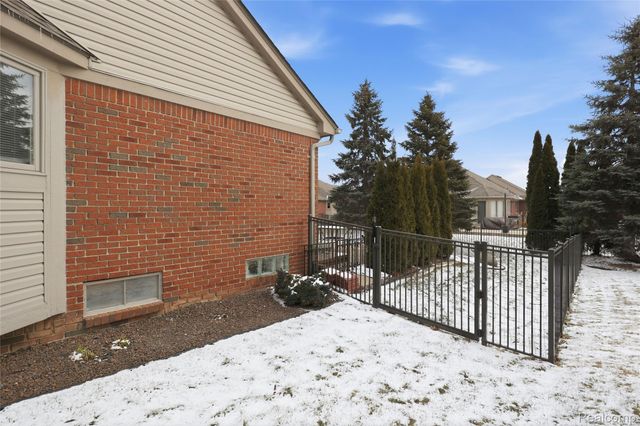 48274 Beacon Square Drive, Macomb Township, MI 48044