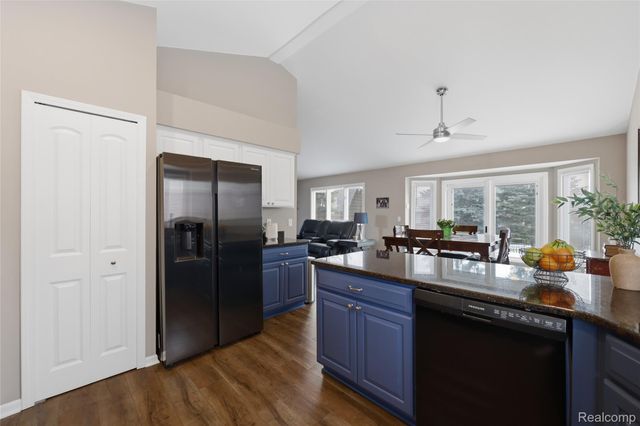 48274 Beacon Square Drive, Macomb Township, MI 48044