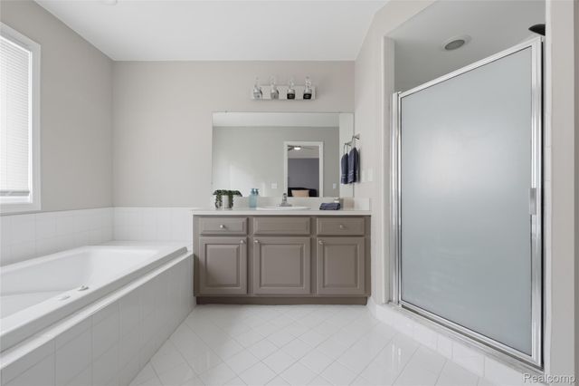 48274 Beacon Square Drive, Macomb Township, MI 48044