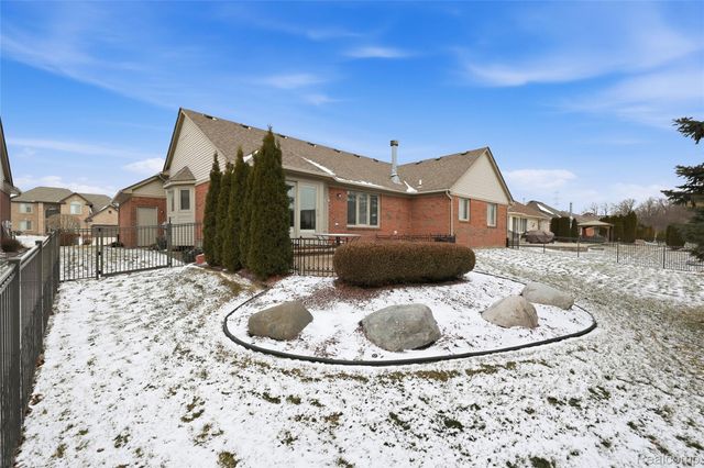 48274 Beacon Square Drive, Macomb Township, MI 48044