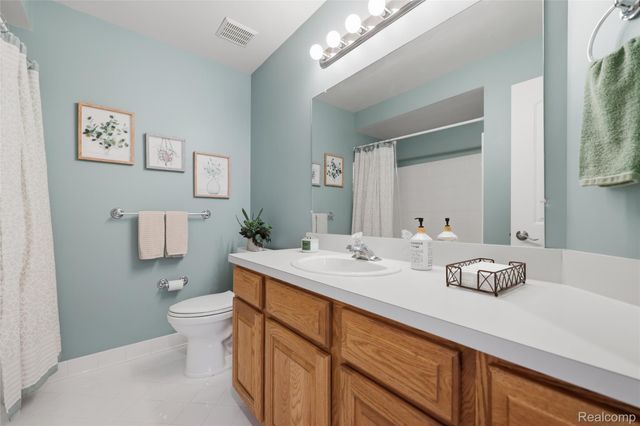 48274 Beacon Square Drive, Macomb Township, MI 48044