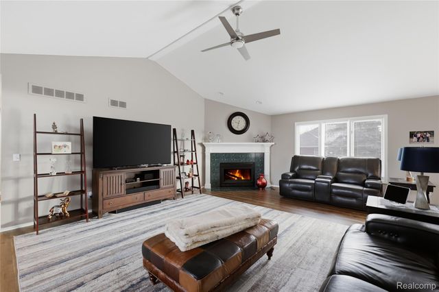 48274 Beacon Square Drive, Macomb Township, MI 48044