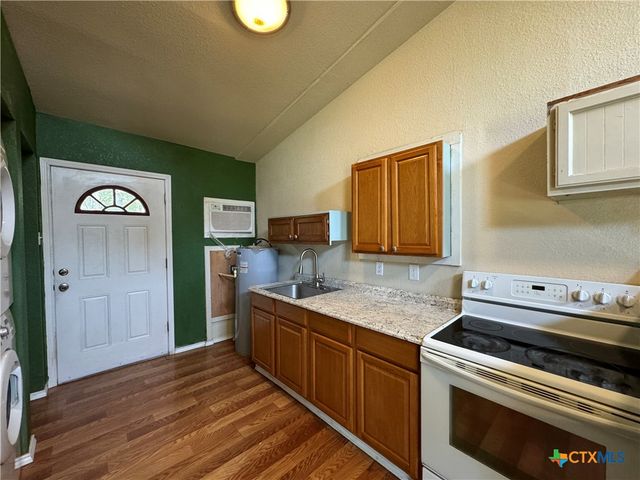 1108 W Mccarty Lane C, San Marcos, TX 78666