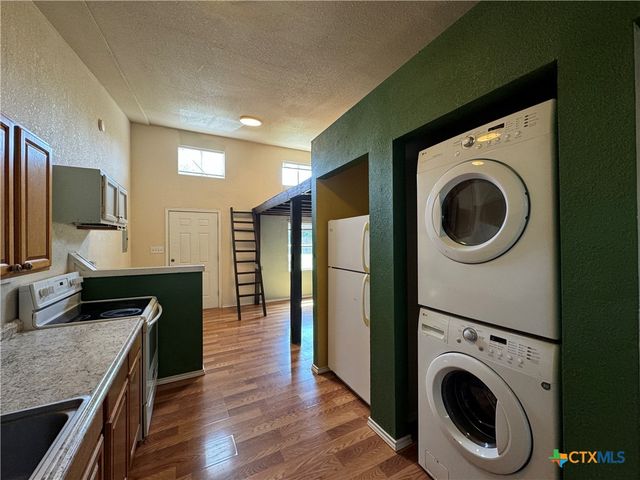 1108 W Mccarty Lane C, San Marcos, TX 78666