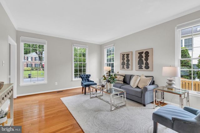 8006 COMERFORD DR, Fairfax Station, VA 22039