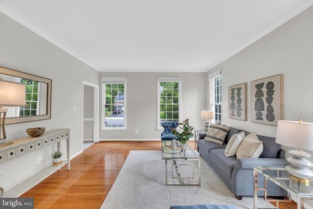 8006 COMERFORD DR, Fairfax Station, VA 22039