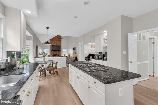 8006 COMERFORD DR, Fairfax Station, VA 22039
