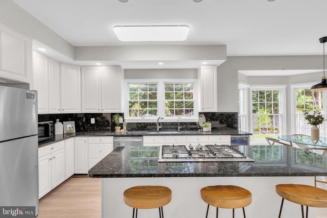 8006 COMERFORD DR, Fairfax Station, VA 22039