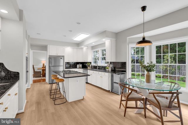 8006 COMERFORD DR, Fairfax Station, VA 22039