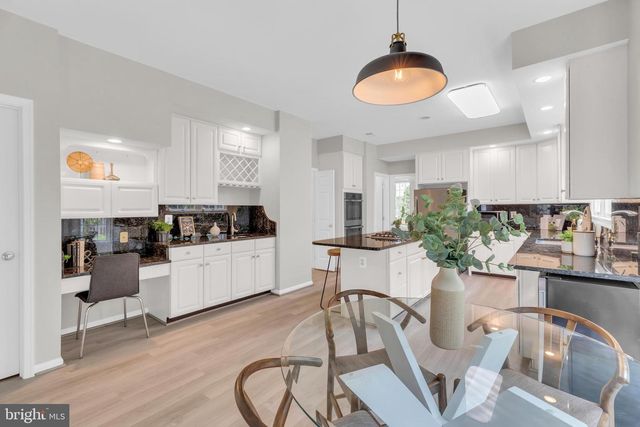 8006 COMERFORD DR, Fairfax Station, VA 22039