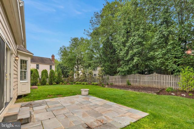 8006 COMERFORD DR, Fairfax Station, VA 22039