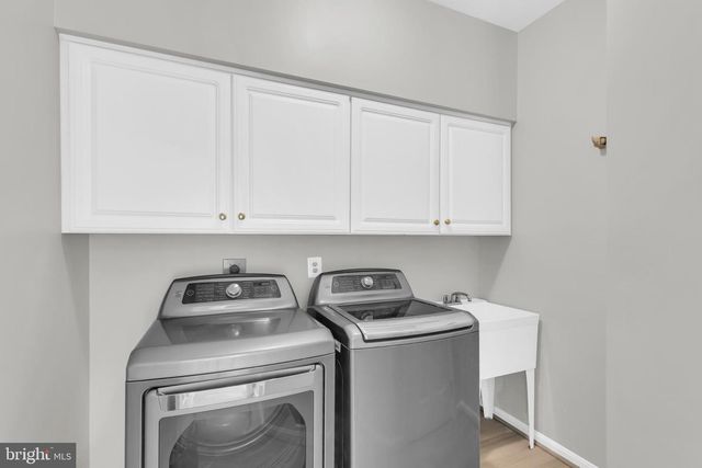 8006 COMERFORD DR, Fairfax Station, VA 22039