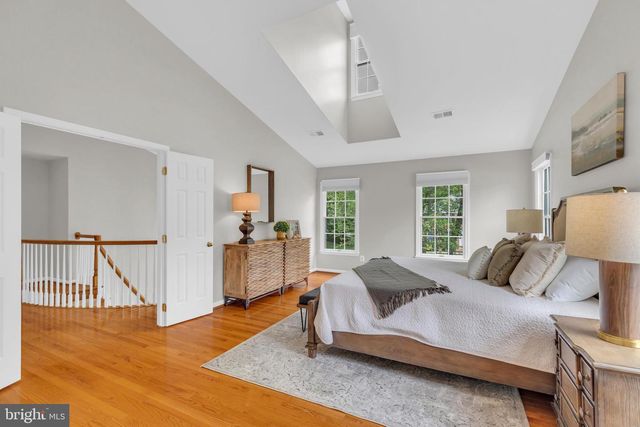 8006 COMERFORD DR, Fairfax Station, VA 22039
