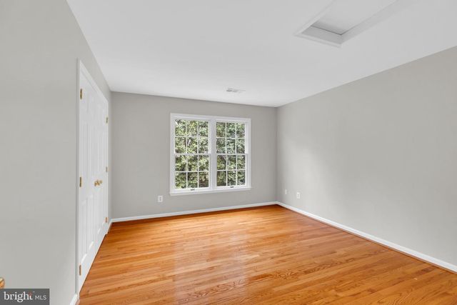 8006 COMERFORD DR, Fairfax Station, VA 22039