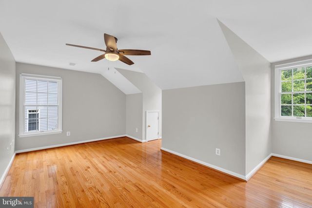 8006 COMERFORD DR, Fairfax Station, VA 22039