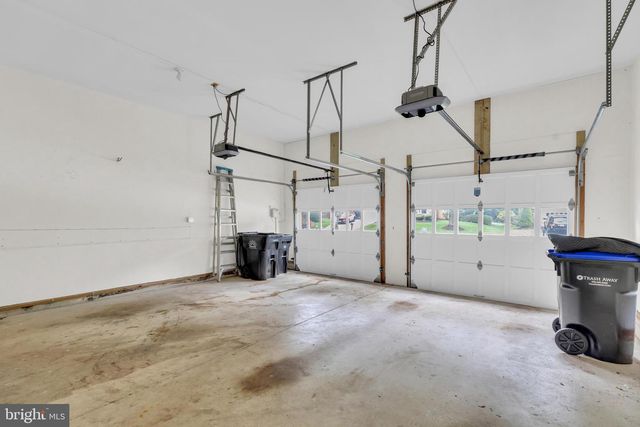 8006 COMERFORD DR, Fairfax Station, VA 22039