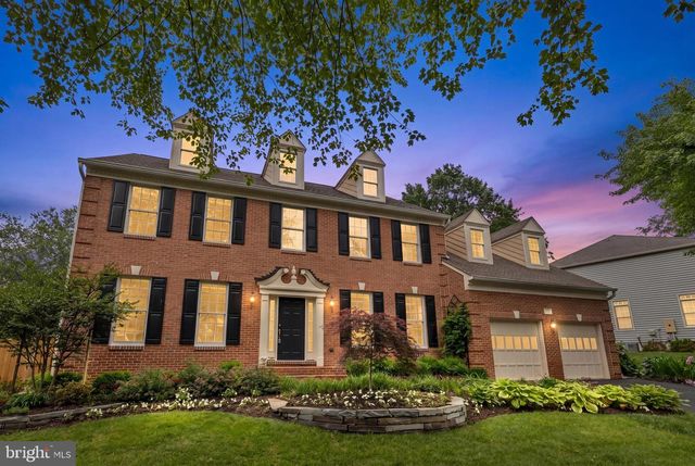 8006 COMERFORD DR, Fairfax Station, VA 22039