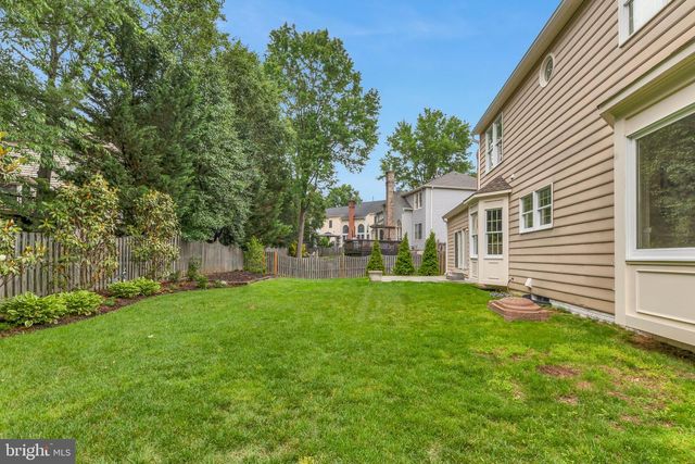 8006 COMERFORD DR, Fairfax Station, VA 22039