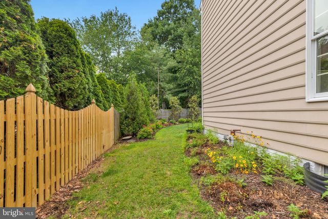 8006 COMERFORD DR, Fairfax Station, VA 22039