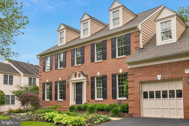 8006 COMERFORD DR, Fairfax Station, VA 22039
