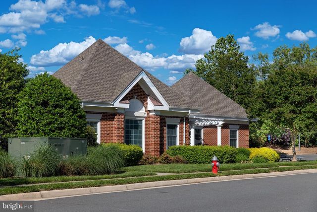 8006 COMERFORD DR, Fairfax Station, VA 22039