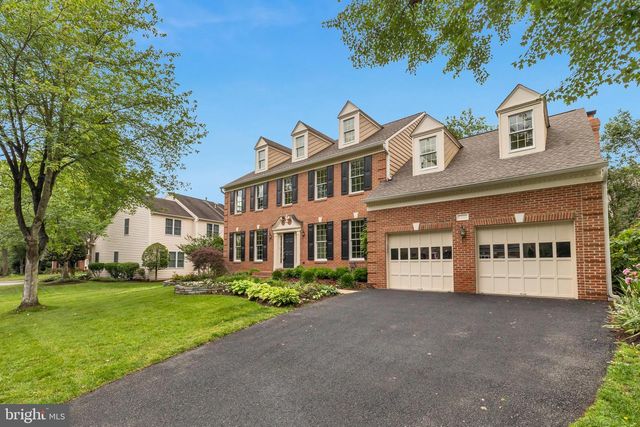 8006 COMERFORD DR, Fairfax Station, VA 22039